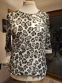 Blouse size 16
