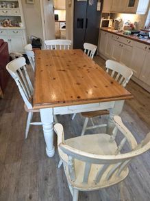 Kitched table and 6 chairs