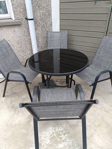 garden table and chairs