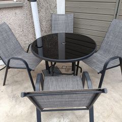 garden table and chairs