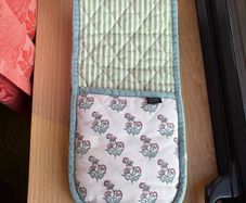 Carolyn Donnelly oven mitt