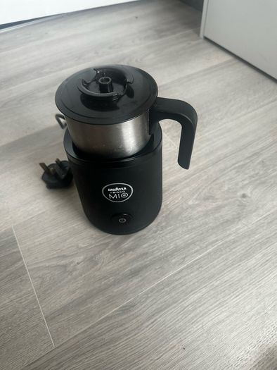 Lavazza A Modo Mio MilkEasy electric milk frother