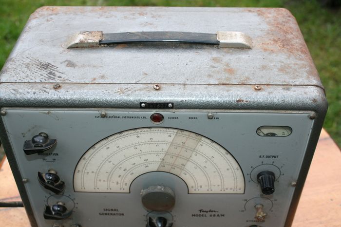 Taylor Model 68A/M Signal Generator vintage electrical service test kit 1960s