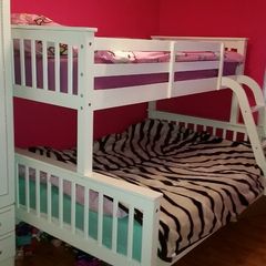 Triple bunk bed