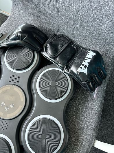 Electric music boxing machine