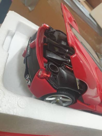 1.18 Die.cast Model La. Ferrari.
