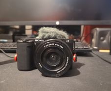 Sony ZV-E10  With selp1650 and wind buff