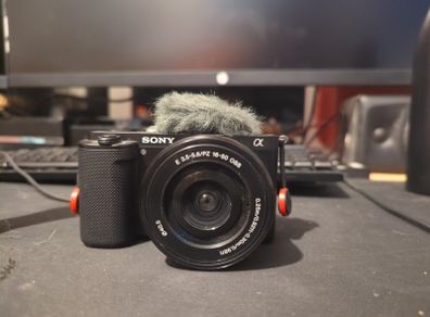 Sony ZV-E10  With selp1650 and wind buff