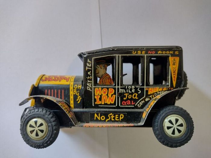 Line-Mar : Friction Siren Old Jalopy with Driver - Boxed (1940s - 1950s Rare)