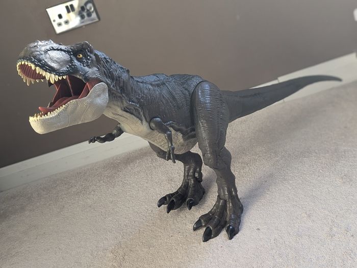 Jurassic World Super Colossal T-Rex Dinosaur Large Figure