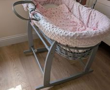 moses basket with stand