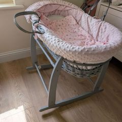moses basket with stand