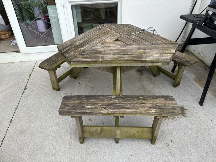 picnic bench