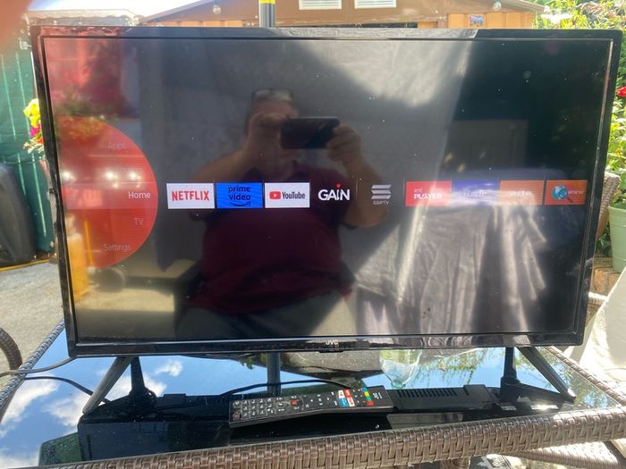 Jvc 32" Smart Tv