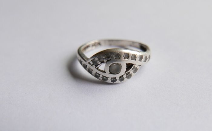 Vintage 925 Sterling Silver Ring with Stone Detailing size K - 1,8g