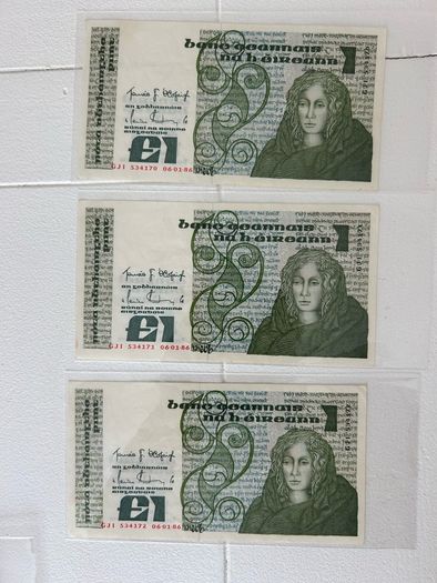 3x UNC old Irish banknote 1 pound consecutive serial nr 1986