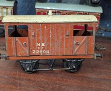 Hornby Meccano tin plate model train carriages