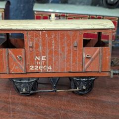 Hornby Meccano tin plate model train carriages