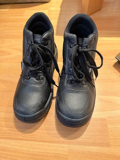 Safety boots size 39 EUR
