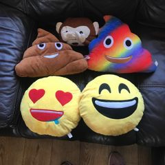 Cushion EMOJI  assorted