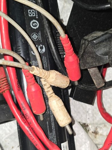 Joblot Electronics: controller, mobile + laptop chargers, laptop batteries, cables, etc