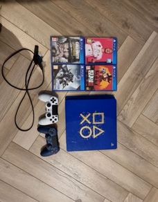 Ps4 + 4 games + 2 controllers