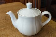 White vintage Ceramic Tea pot, like new.