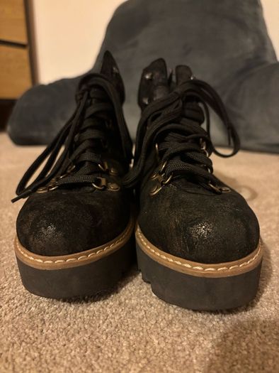 Beautiful Women's Anaki Boots size 4.5
