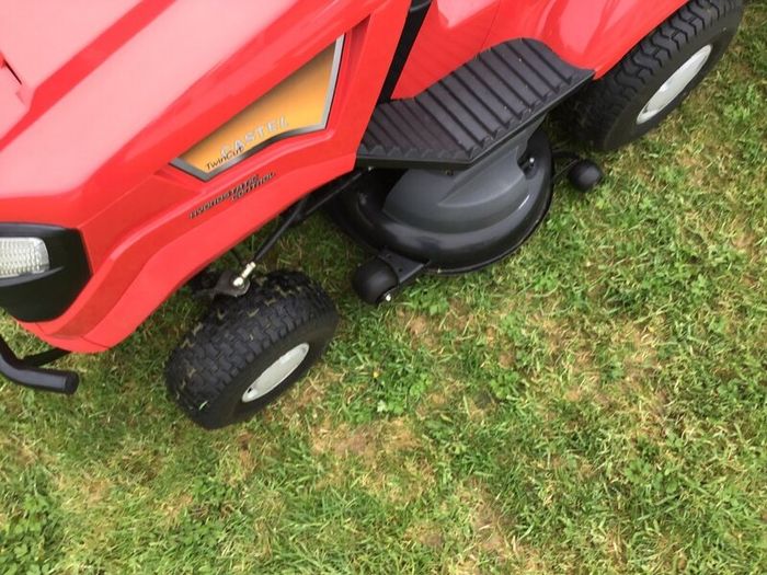 Ride on lawn mower