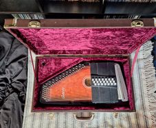 Oscar Schmidt OS21CE Autoharp + case