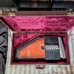 Oscar Schmidt OS21CE Autoharp + case