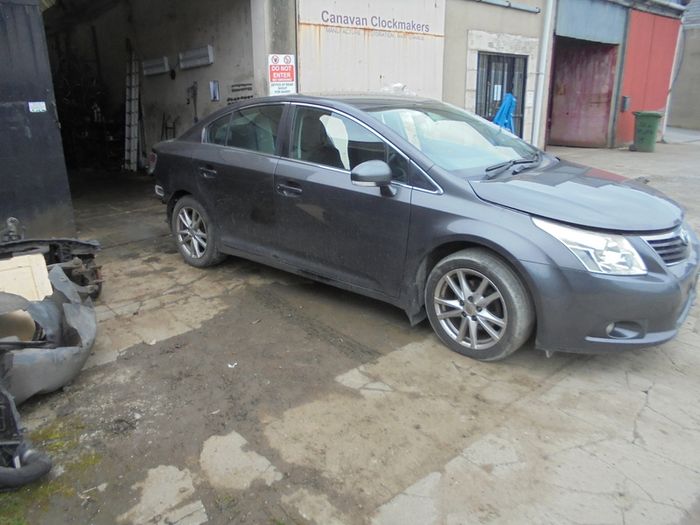 2010 toyota avensis 2.0 d4d breaking