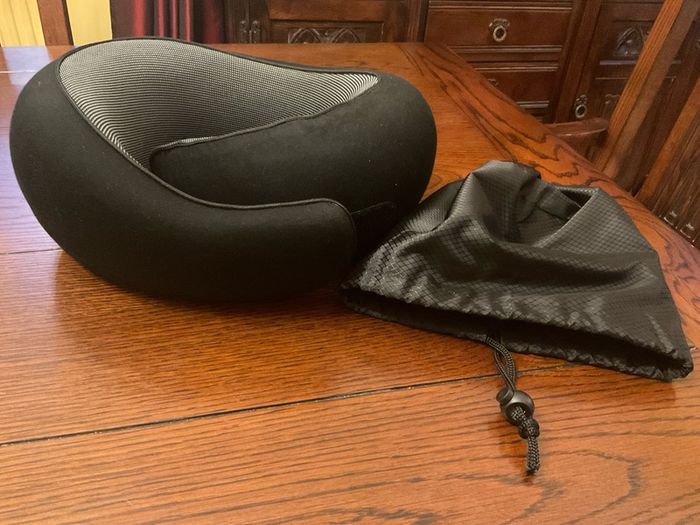 Travel  neck support pillow Reduced in black with a storage bag
