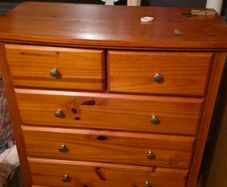 chest of drawers