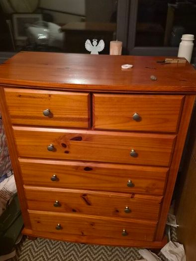 chest of drawers