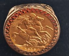 full sovereign mounted in 9ct gold ring