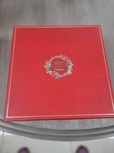 Boxed set of Tiperary Crystal robin mugs