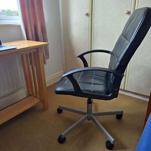 Desk chair for free
