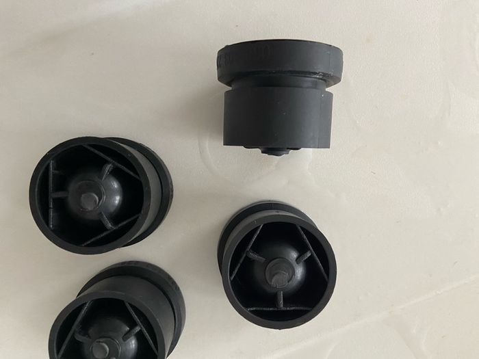 Nissan Qashqai Engine Cover Grommets x4