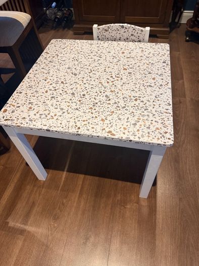 Kids table and chair