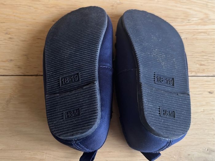 H&M Toddlers Navy satin ballet flats Sz18/UK2-3 EUC