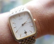 Citizen Unisex Quartz Gold Plated Watch Fresh Battery, Works Well
