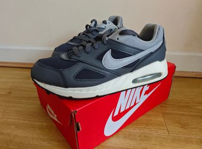 Nike Air Max Ivo Trainers