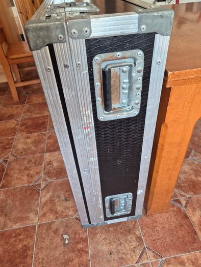Allen & Heath GL2200 24-Channel Mixer in Flight Case