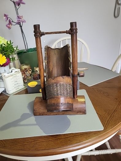 Wine bottle holder