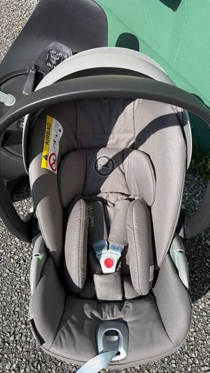 Cybex Cloud T i-Size Car Seat + ISOFIX Base (Excellent Condition)