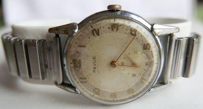Vintage REVUE Thommen. Circa 1945..Caliber 59. Swiss Made (works ok)