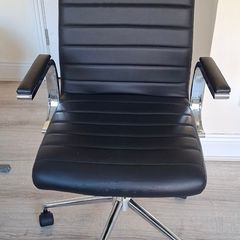 Black ribbed office chair with chrome base