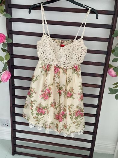 dress Bnwot cream floral mini dress size medium Christina V brand