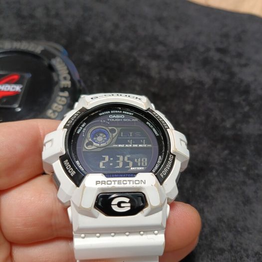 Vintage White G-shock 8900 Series Tough Solar Negative Black Screen